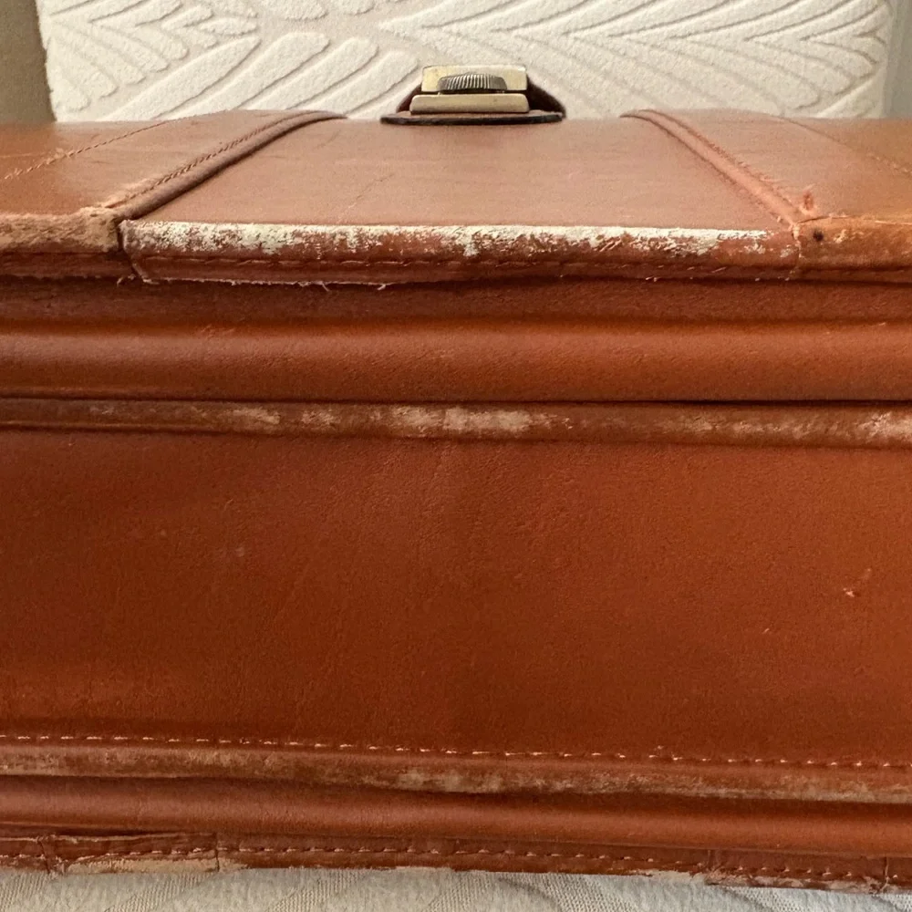Bellino Vintage Tan Leather Briefcase